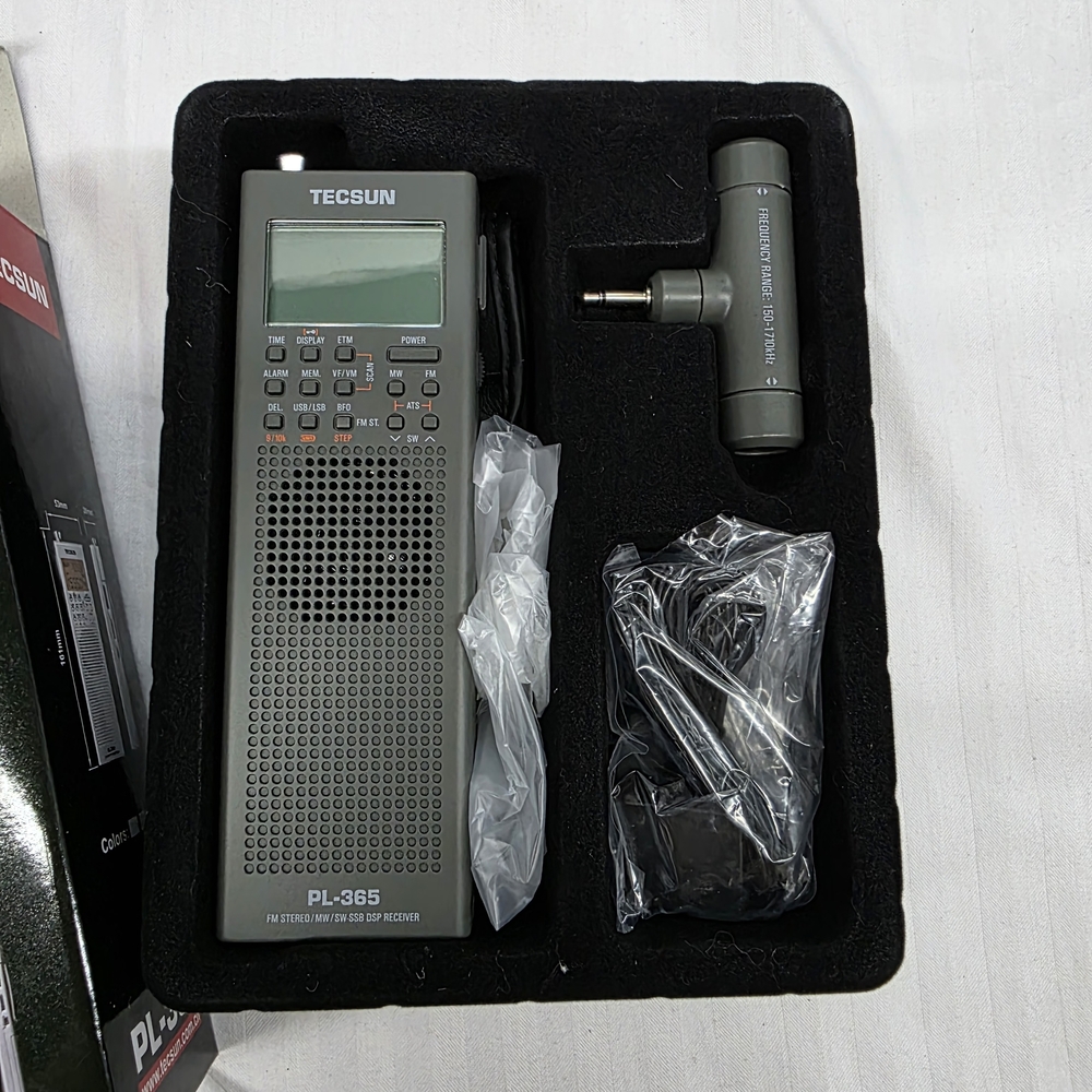 Tecsun PL-365 Portable Shortwave Radio - Black - Picture 4 of 8